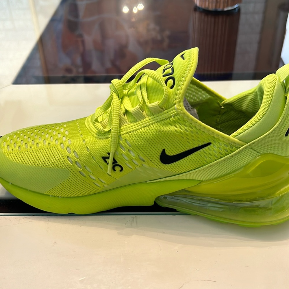 Nike women’s Air Max 270